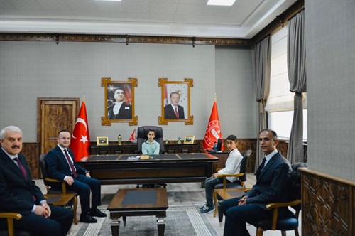 23 Nisan’da Kaymakamımız Abdullah ARSLANTÜRK Makamını Öğrencilere Devretti
